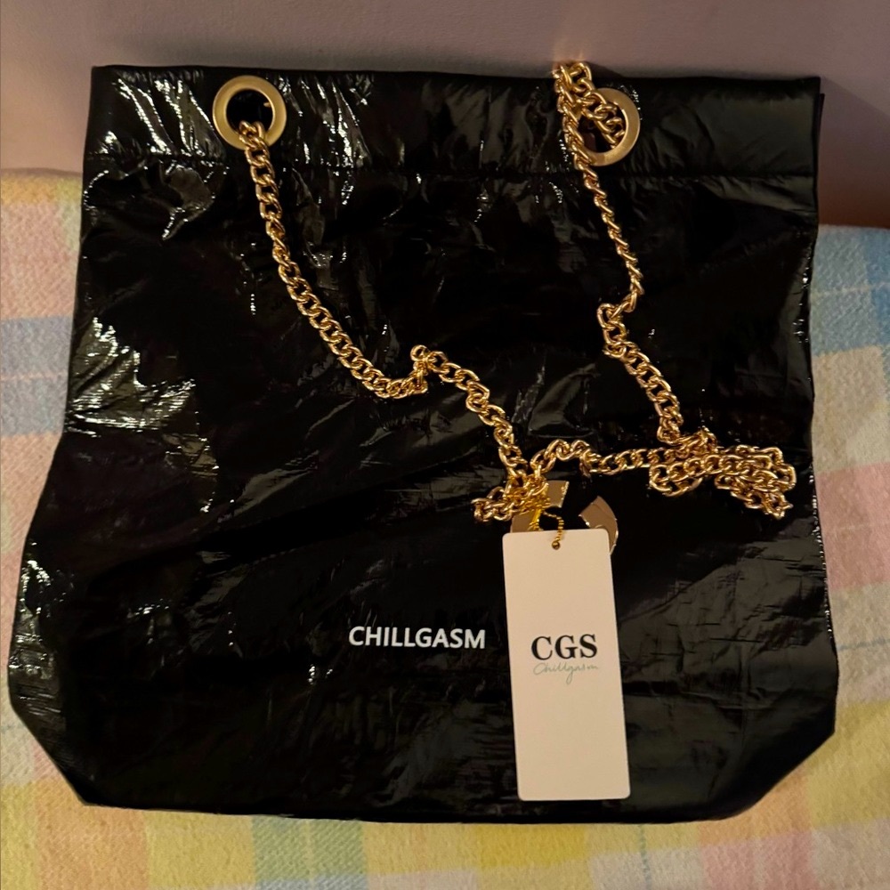 New Chillgasm Classic rarBlack and Gold Chain Shoulder Bag rare collection item - Picture 4 of 8